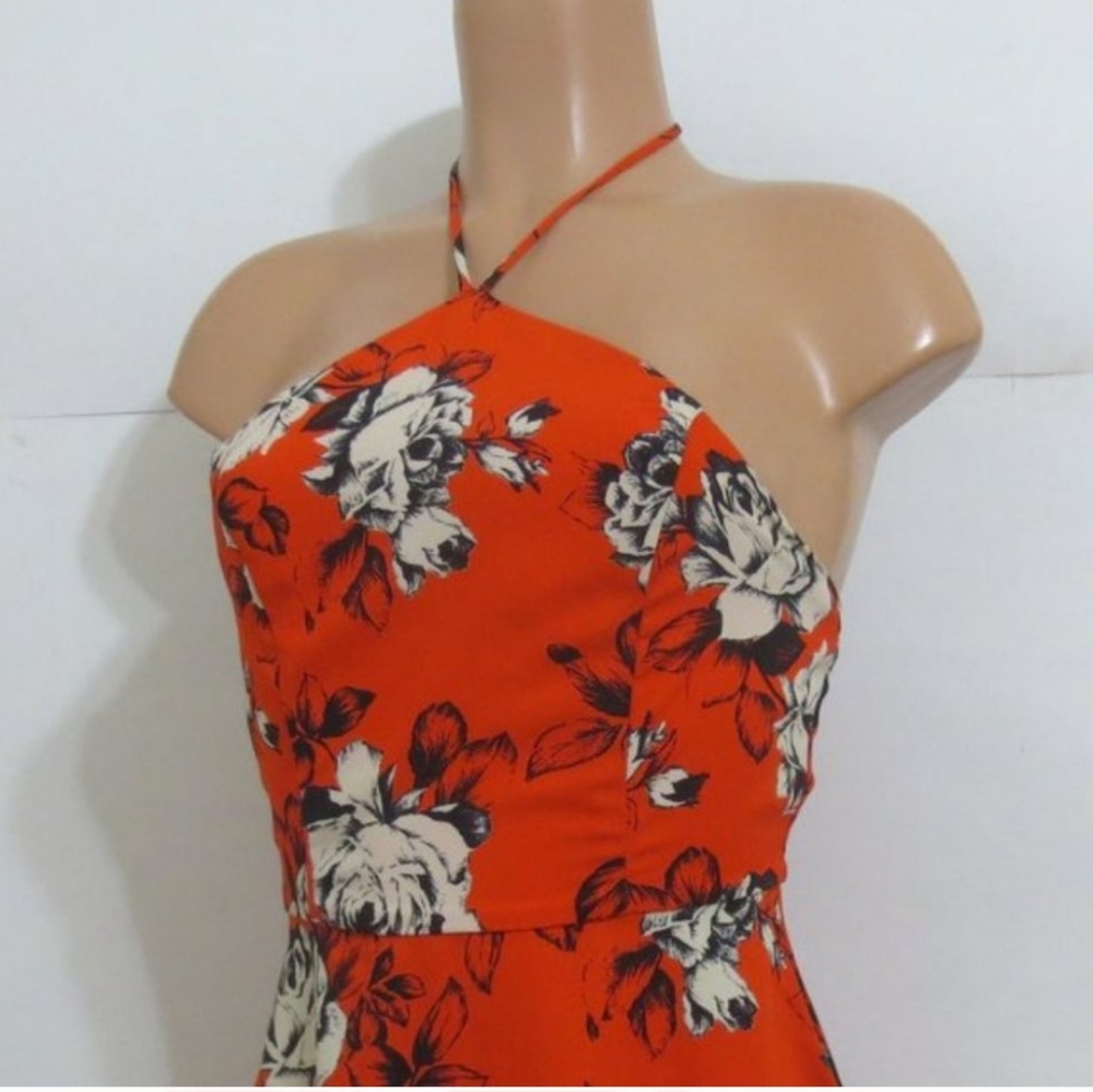 ❤NWOT Lulus Halter Peplum Top